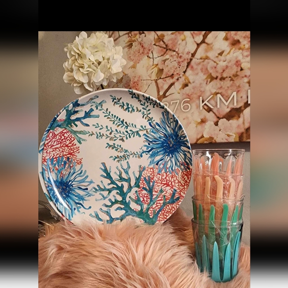 Melamine 4pc Plate Set with 4 Melamine Cups